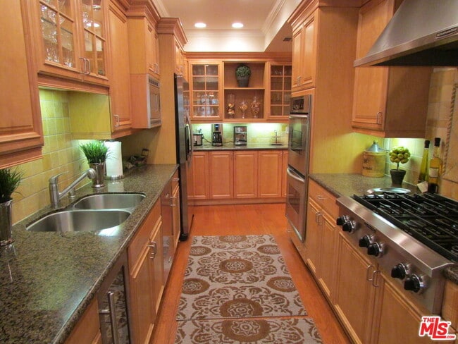 Photo - 1550 Greenfield Ave Unit 201
