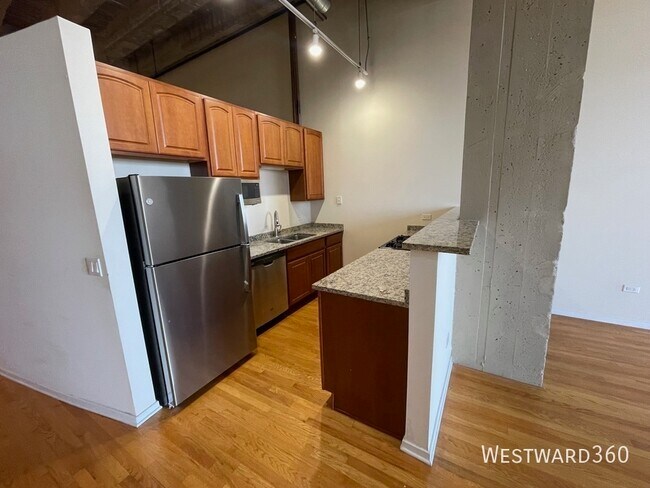 Photo - 1645 W Ogden Ave Unit #629