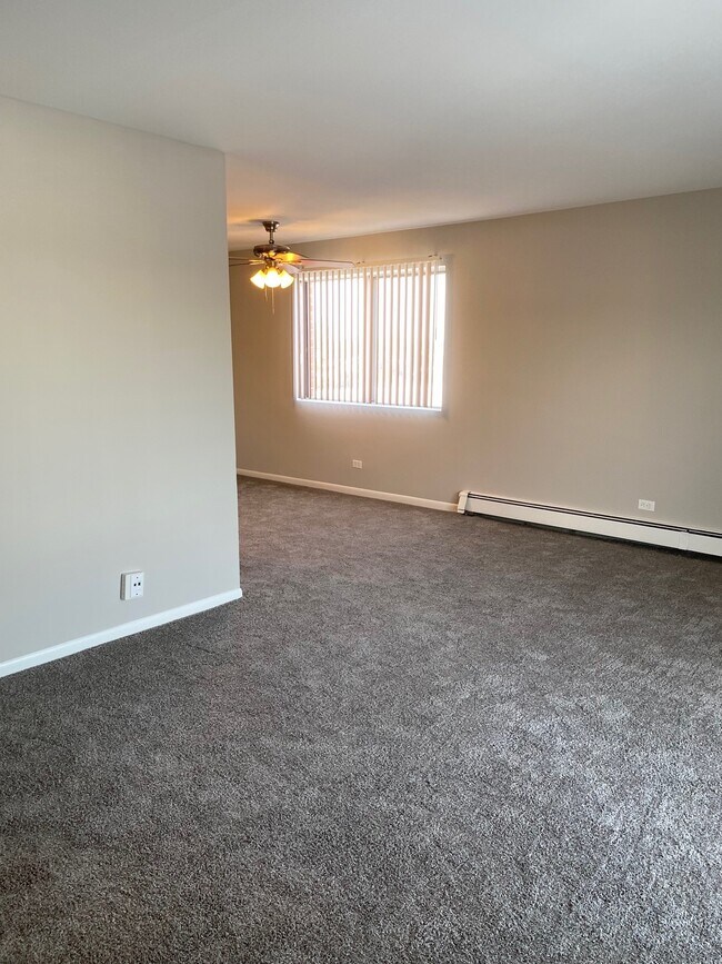 living room - 1442 Carriage Ln Unit #6