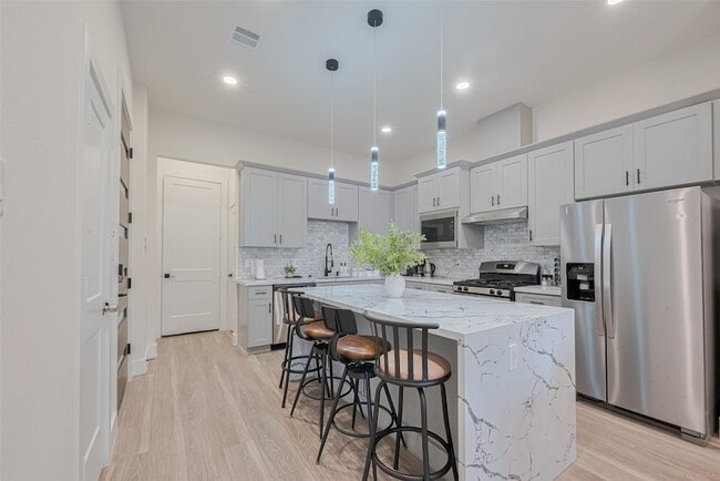 Photo - 2909 Nagle St