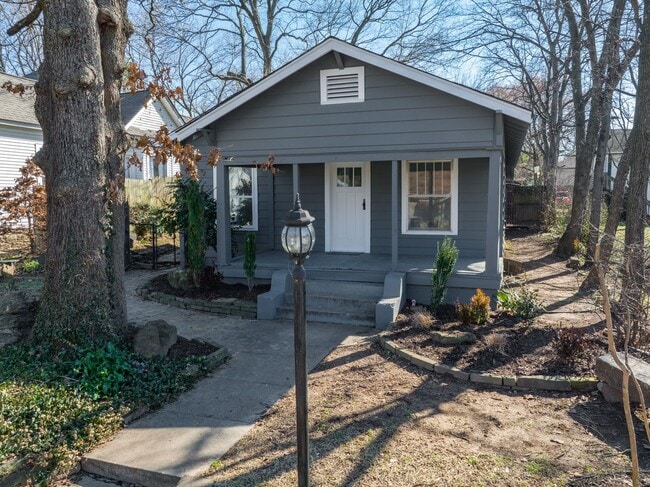 Freshly Updated 3 Bedroom Home - Freshly Updated 3 Bedroom Home