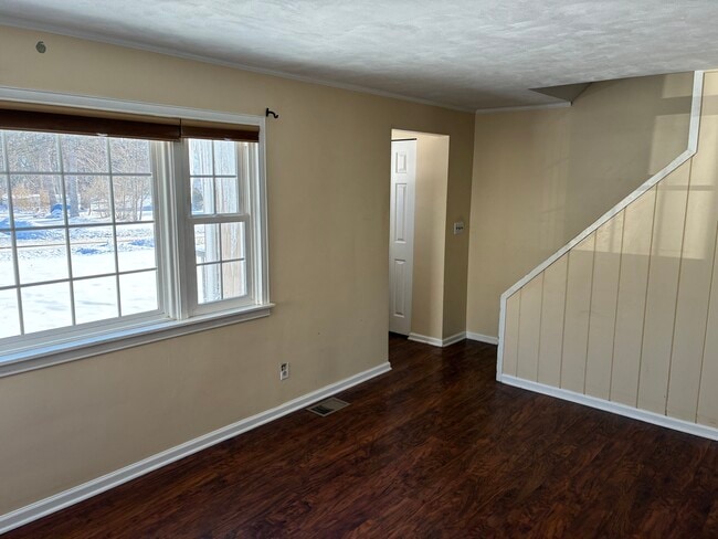 Photo - 19 College Dr