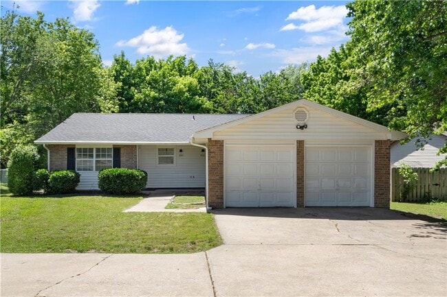 Building Photo - 3021 N Old Missouri Rd