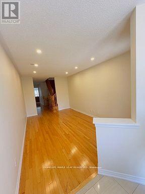 Photo - 3422 Stoney Crescent