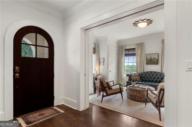 Photo - 1055 Bellevue Dr NE