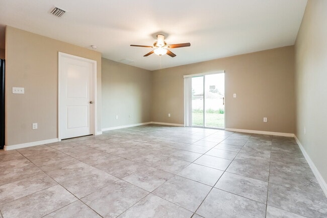 Photo - 1505 Climbing Dayflower Dr