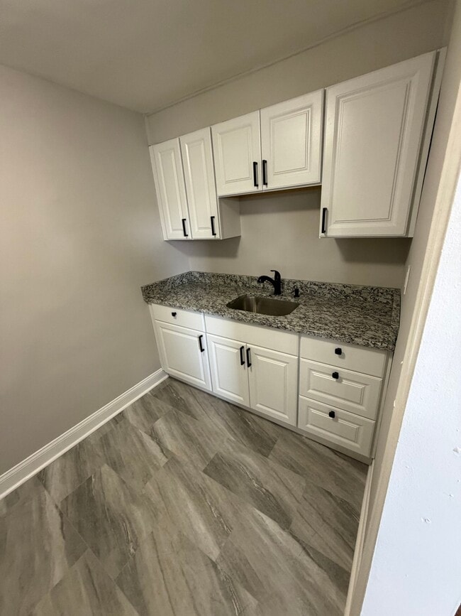 Photo - 1652 E Cold Spring Ln Unidad 2