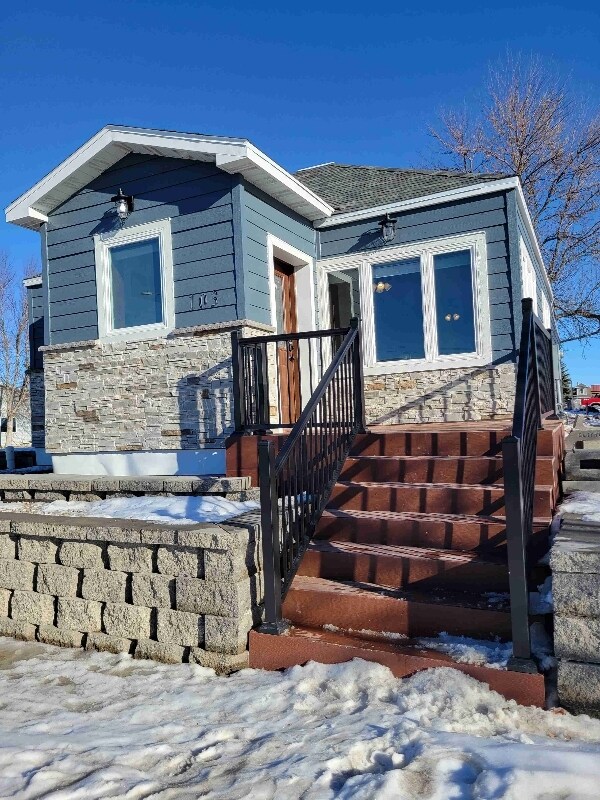 Photo - 103 1st St SE House