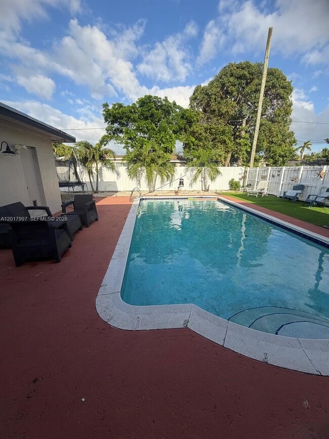 Photo - 621 SW 71st Terrace