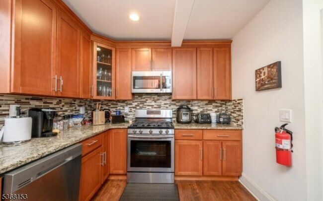 Photo - 372 W Hazelwood Ave