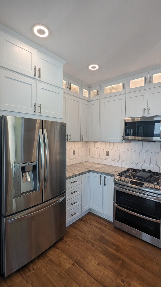 Kitchen. - 1554 Plymouth Ln