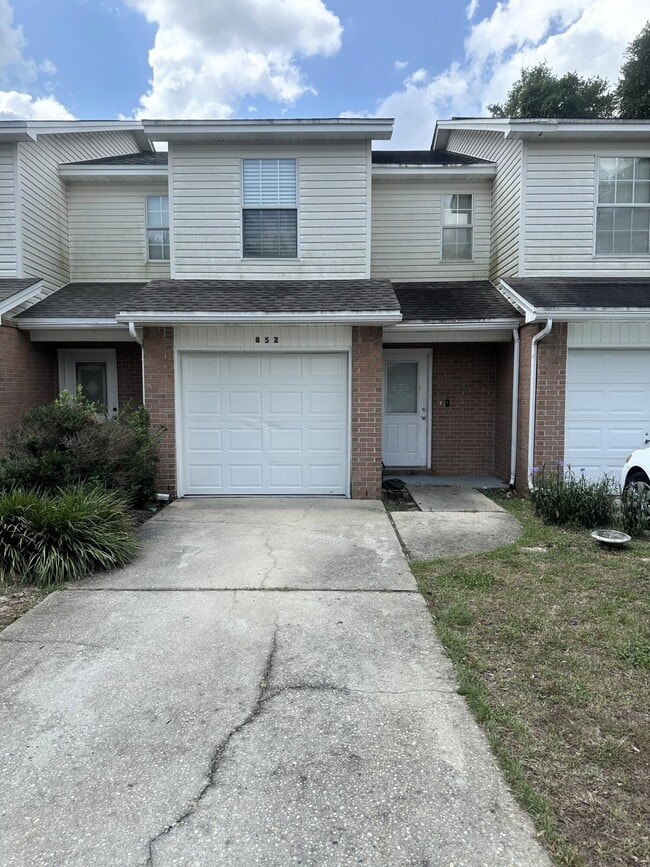 Photo - 852 Dunwoody Pl