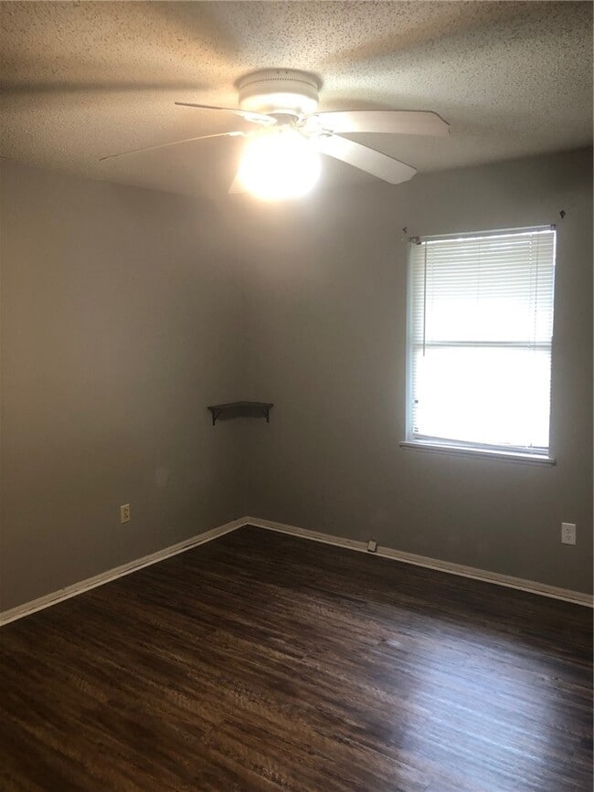 Photo - 302 E Benton St