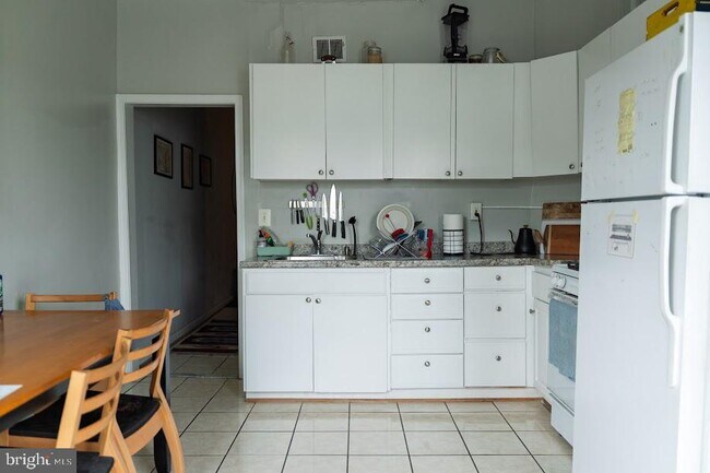 Photo - 307 E 25th St Unit APARTMENT 2