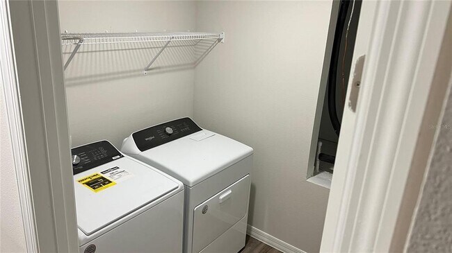 Photo - 1584 Ellesmere Ave