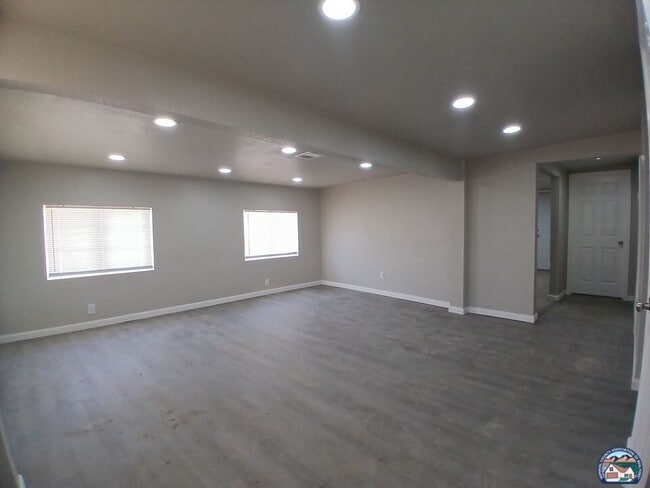 Photo - 114 5th St