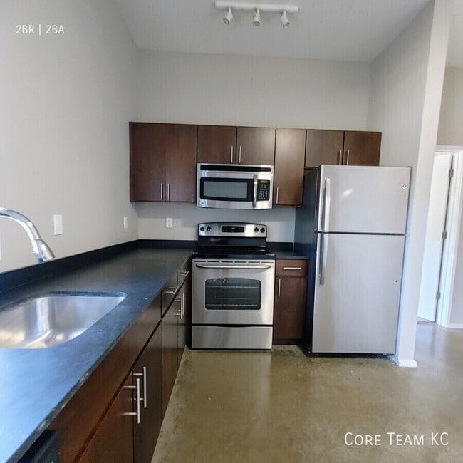 3632 Gillham Rd Unidad N204