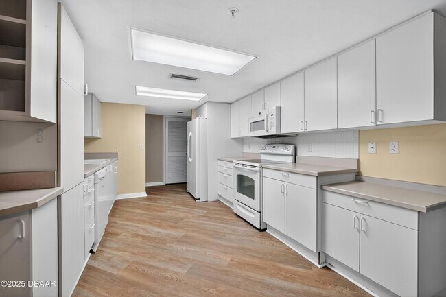 Photo - 3 Oceans W Blvd Unit 4C4