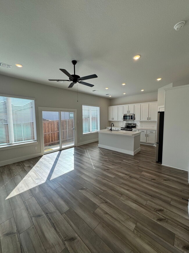 Building Photo - 700 N William E Crawford Ave Unit 816