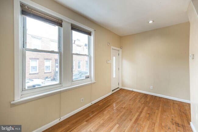 Photo - 2500 E Oakdale St