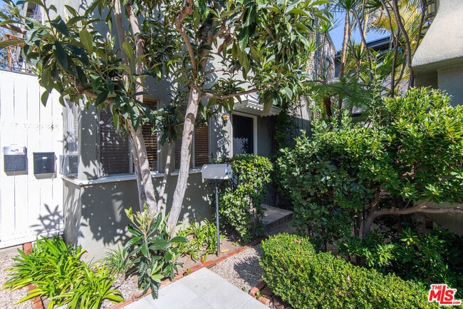 Photo - 9025 Rangely Ave Unidad 9027