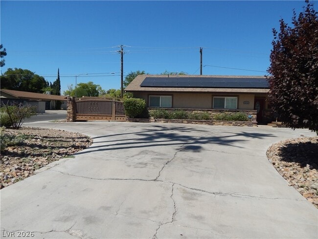 Building Photo - 2712 W Oakey Blvd