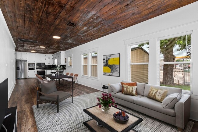 Photo - 1138 Fannin St