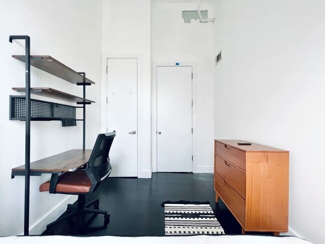 Photo - Furnished room/NOT APARTMENT Unit 3FL