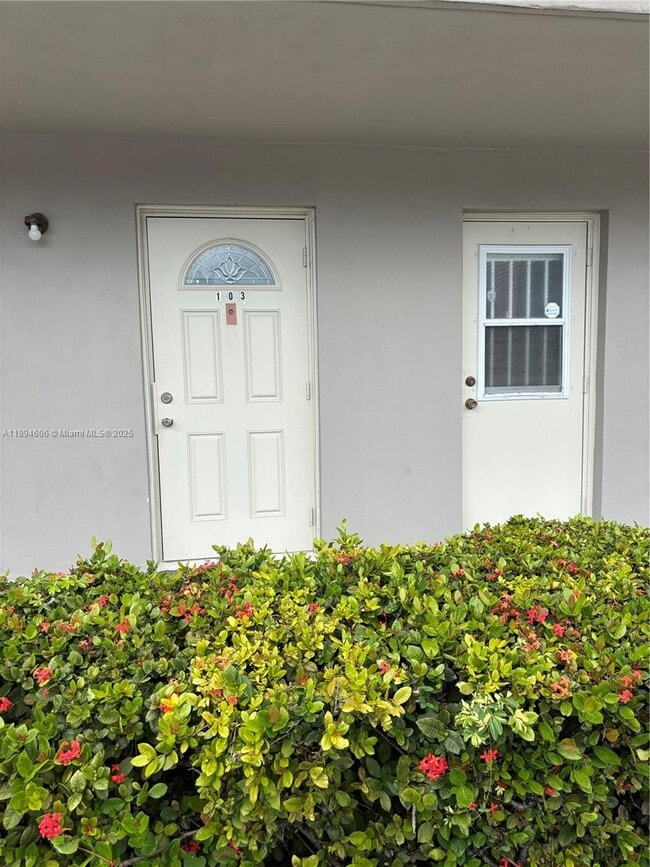 Photo - 211 NE 8th Ave Unidad 103