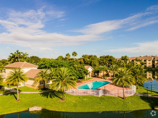 Photo - Royal Grand Condominiums