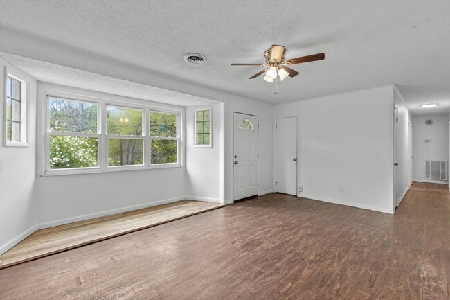 Photo - 2205 Island Blvd