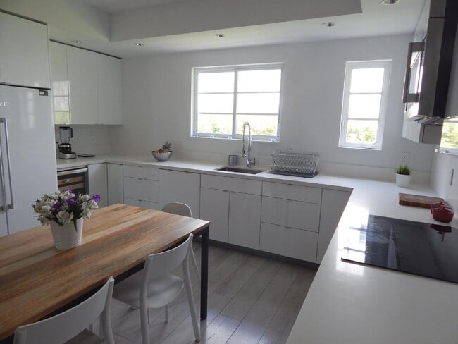 Photo - Exquisite 2/2 condo in Art Deco style building Unidad #102