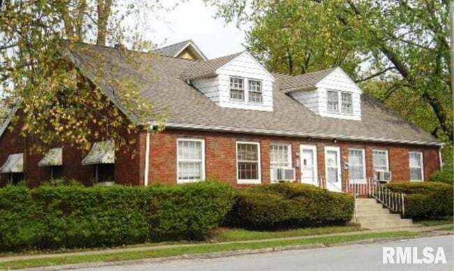 Building Photo - 326 N Pine St Rental