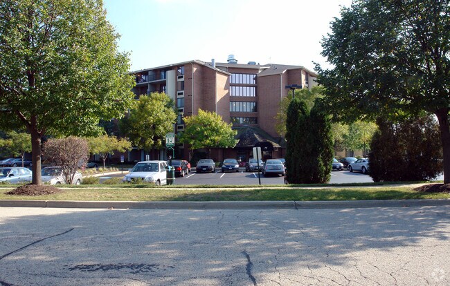 Photo - 12 Oaks At Schaumburg