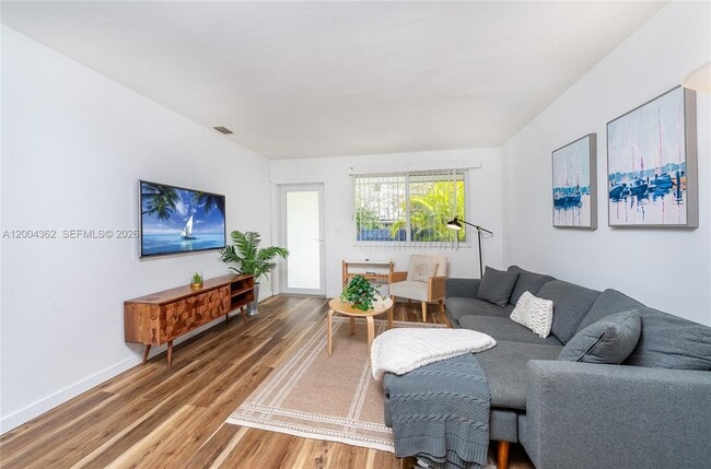 Photo - 3100 Naomi St Unit 3100