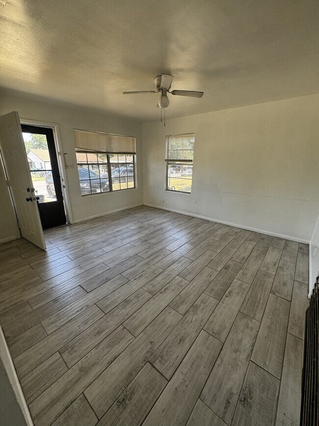 Photo - 624 Park Ln