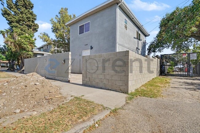 Building Photo - Unit