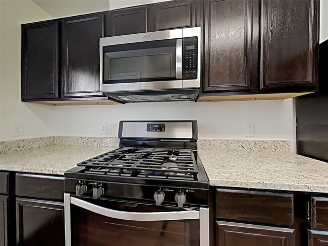 Photo - 2415 Hiacintas Way