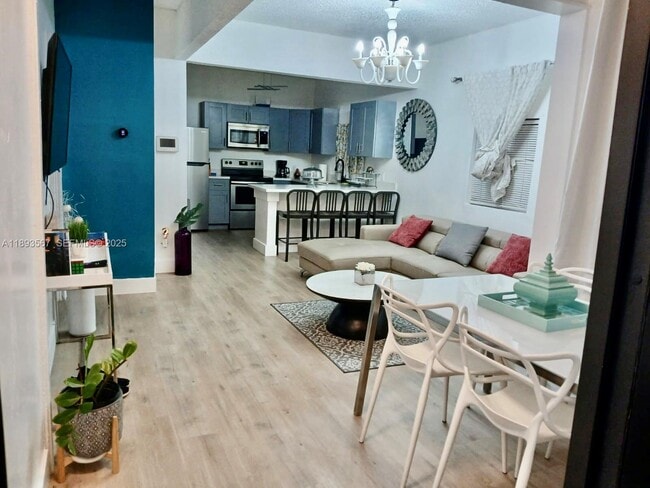 Building Photo - 5504 NW 3rd Ave Unit F