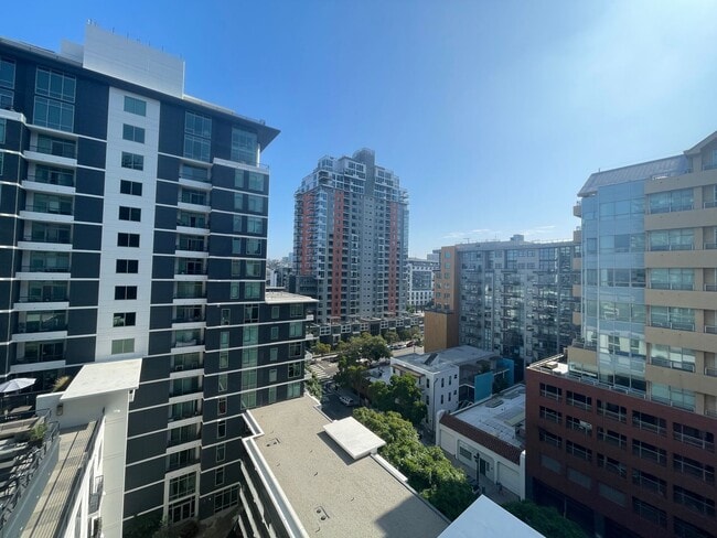 Photo - Downtown Acqua Vista 1 Bedroom Condo! Unit 1207