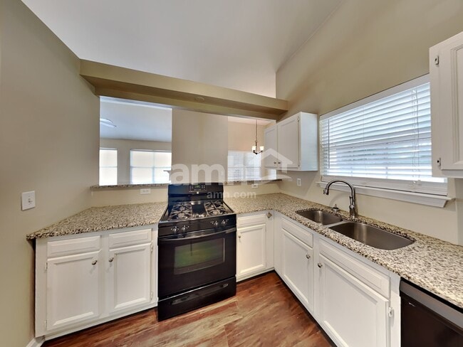 Photo - 214 Woodland Way