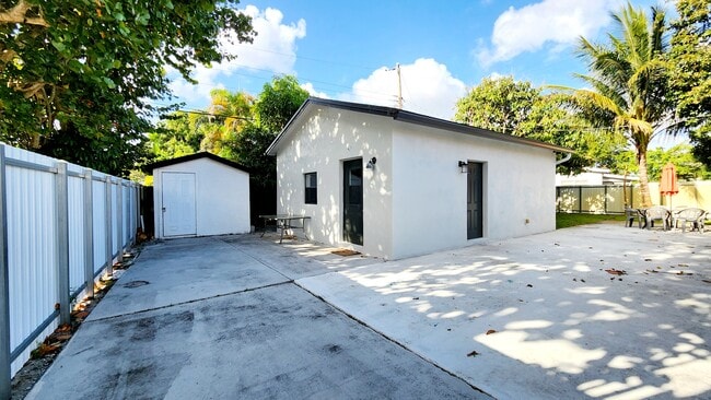 Building Photo - 421 W Evanston Cir Rental