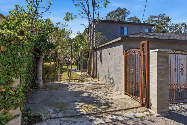 Photo - 2117 Stewart St