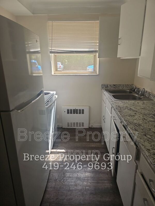 Photo - 2445 W Bancroft St