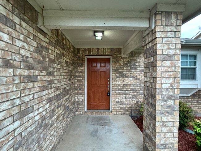 10445 Hideaway Trl