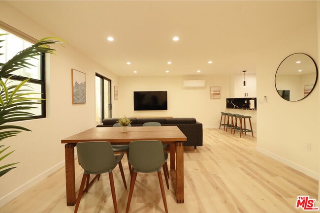 Photo - 918 N San Vicente Blvd