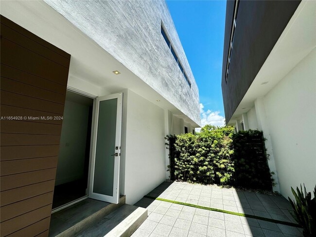 Photo - 2947 SW 27th Ter