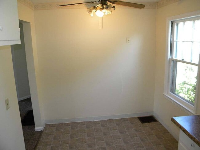 Photo - Nice 3 bedroom bungalow with full basement and garage.