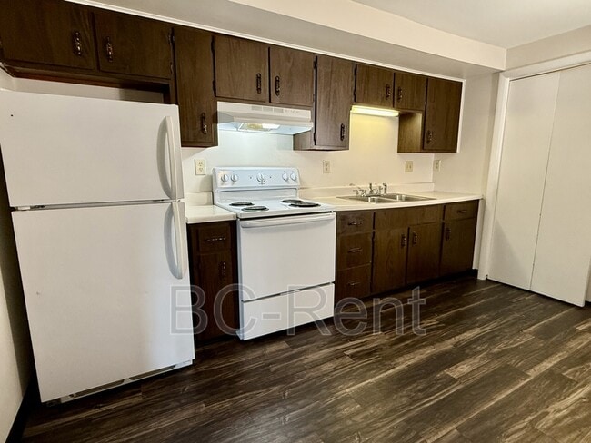 Photo - 230 W Madison St