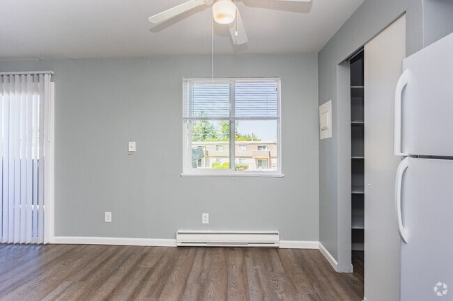 1BR, 1BA - 2nd Floor 705SF - Dining Room